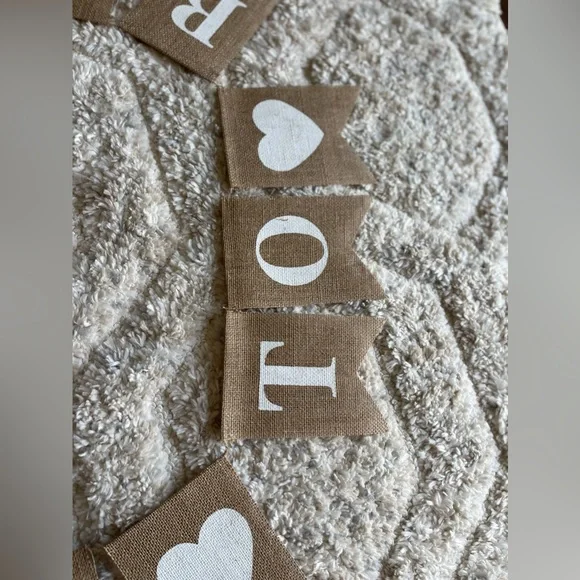 ⭐️Burlap Bride To Be Banner. Great condition Some string cut off on one side. - Picture 3 of 5